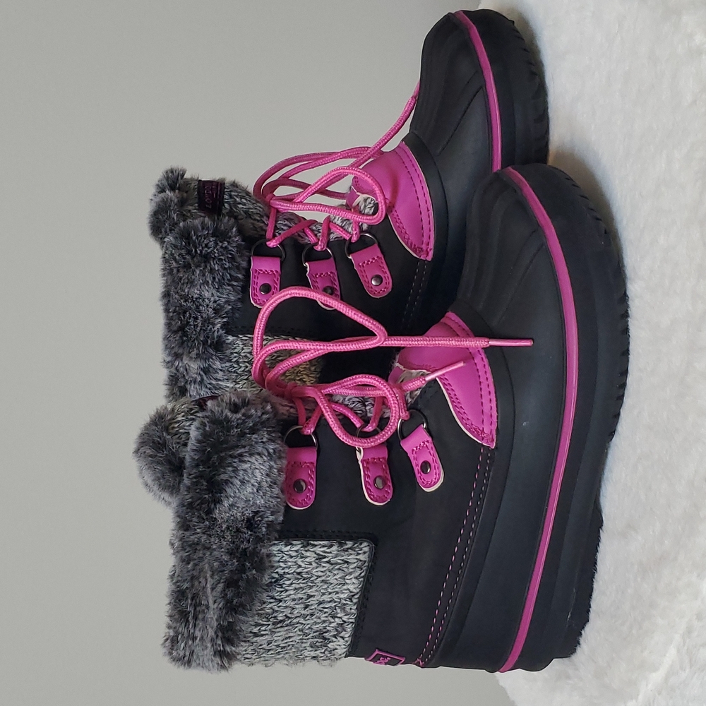 London Fog Tottenham boots. Size 3
